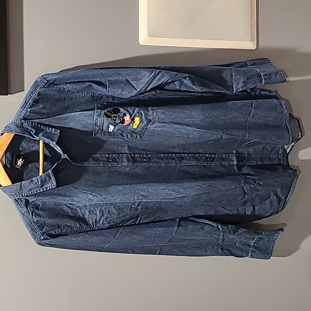 Disney Her Universe Mickey and Pluto Button Down Shirt Sz. L